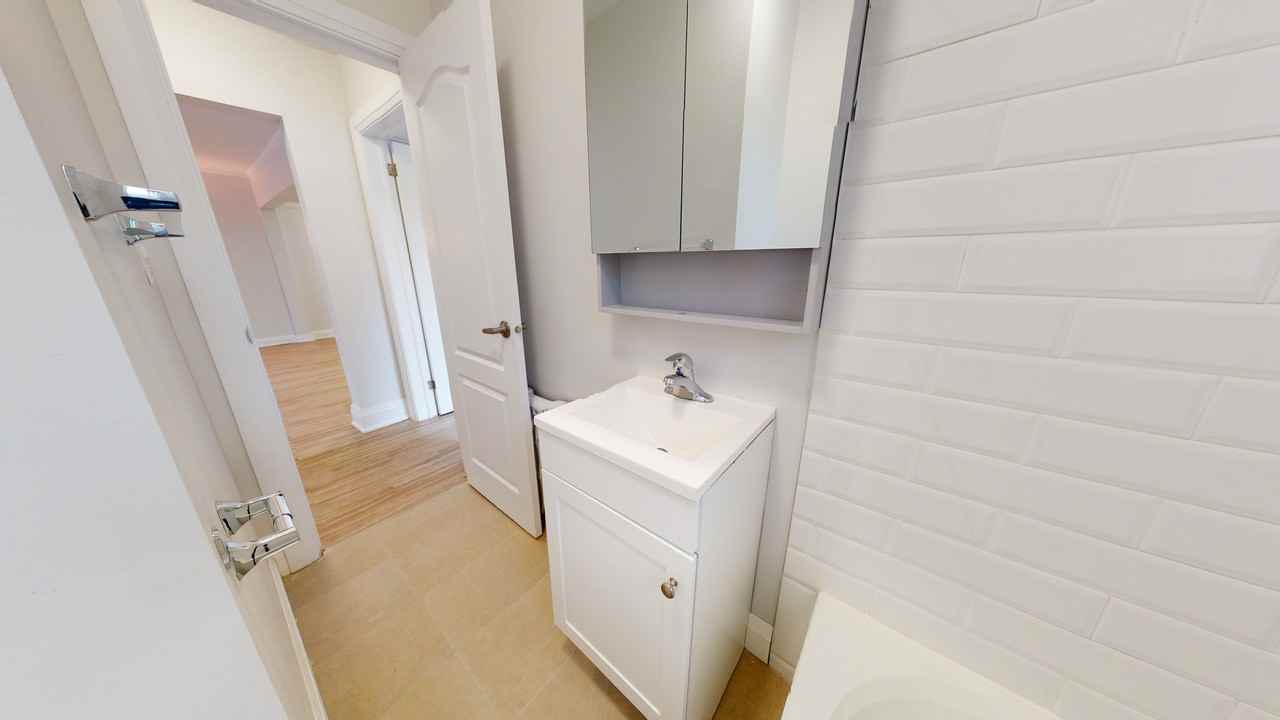 320 Lonsdale Rd - Photo 7 of 14