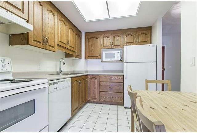 405 Erb St W - Photo 6 of 15