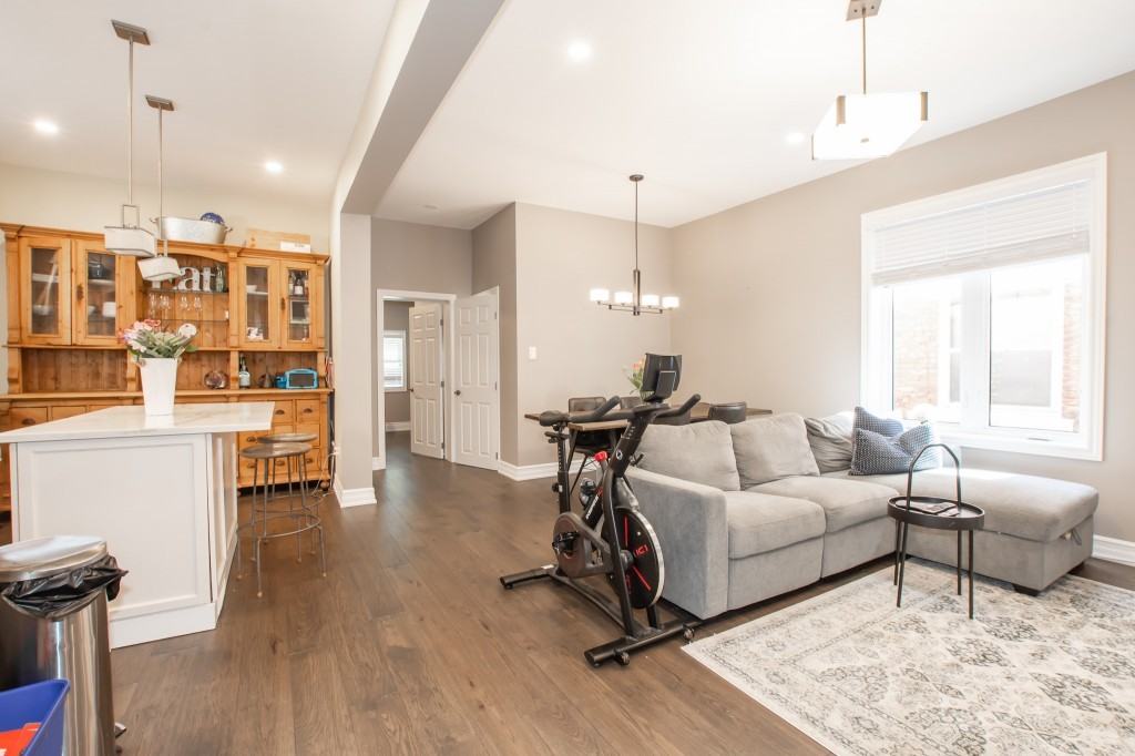 133 Fairleigh Ave S - Photo 7 of 31