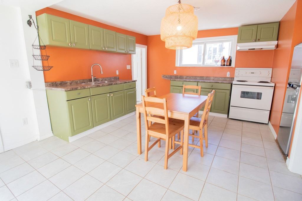 33 Phipps St - Photo 7 of 38