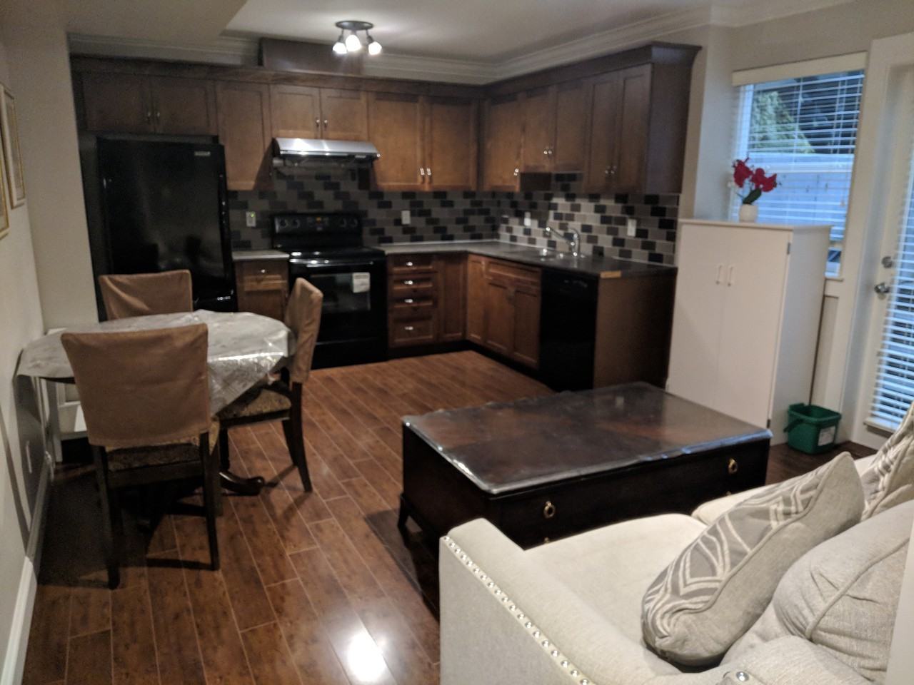 3540 King Edward Ave W - Photo 3 of 9