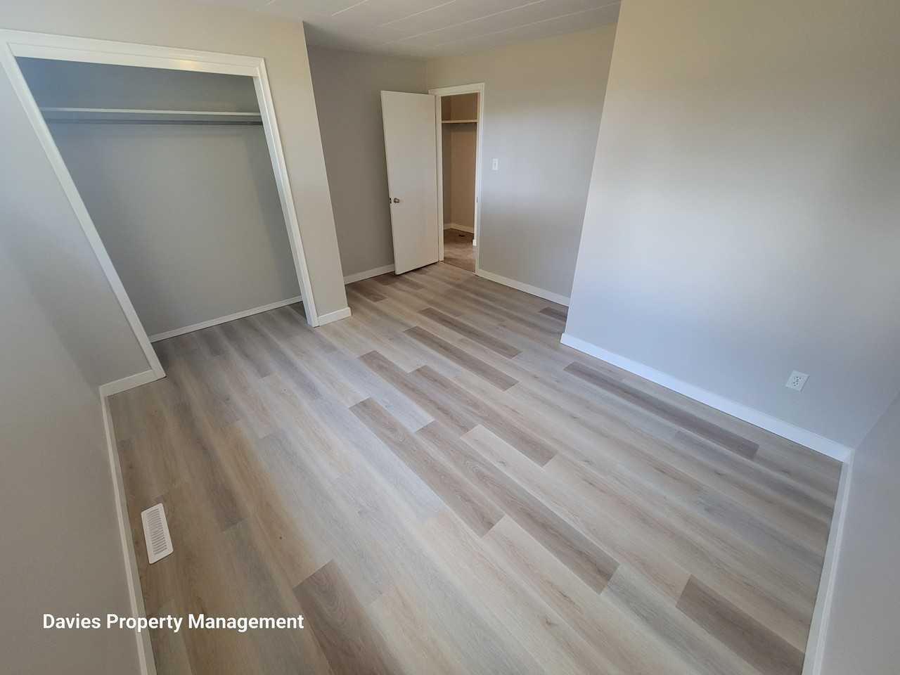 12732 87 St Nw - Photo 7 of 19