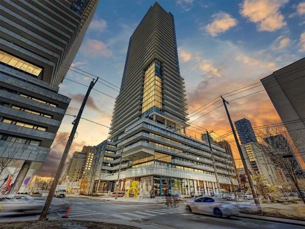 161 Roehampton Ave - Photo 7 of 17