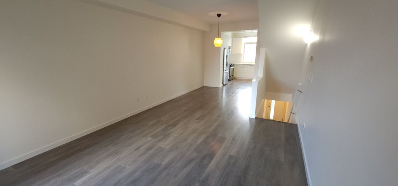 8473 163 St - Photo 3 of 36