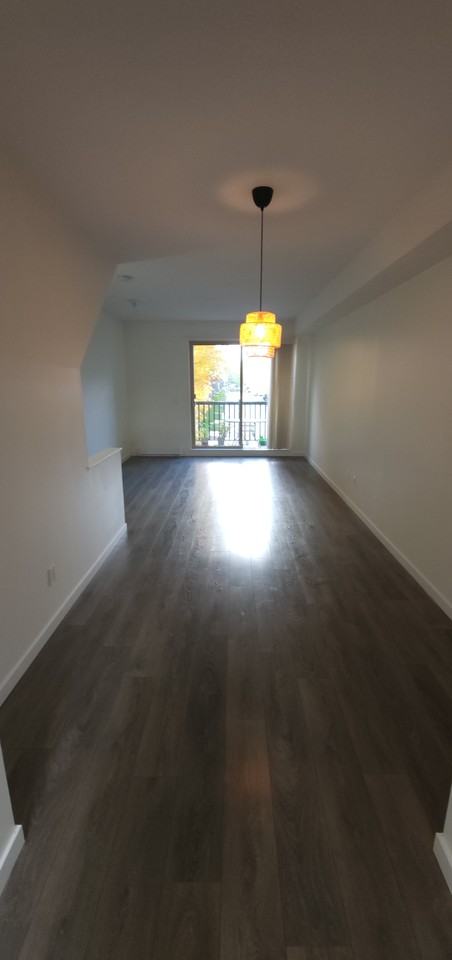 8473 163 St - Photo 5 of 36