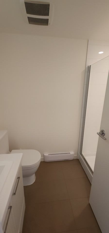 8473 163 St - Photo 7 of 36