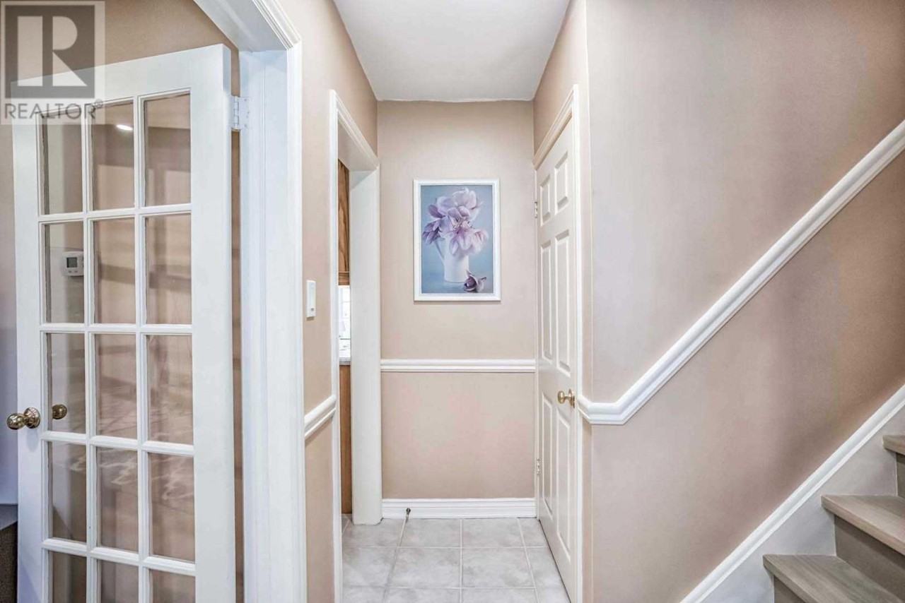 14 Strathroy Cres - Photo 2 of 50