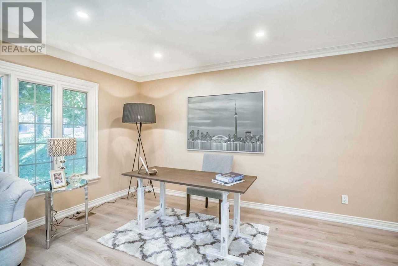 14 Strathroy Cres - Photo 6 of 50