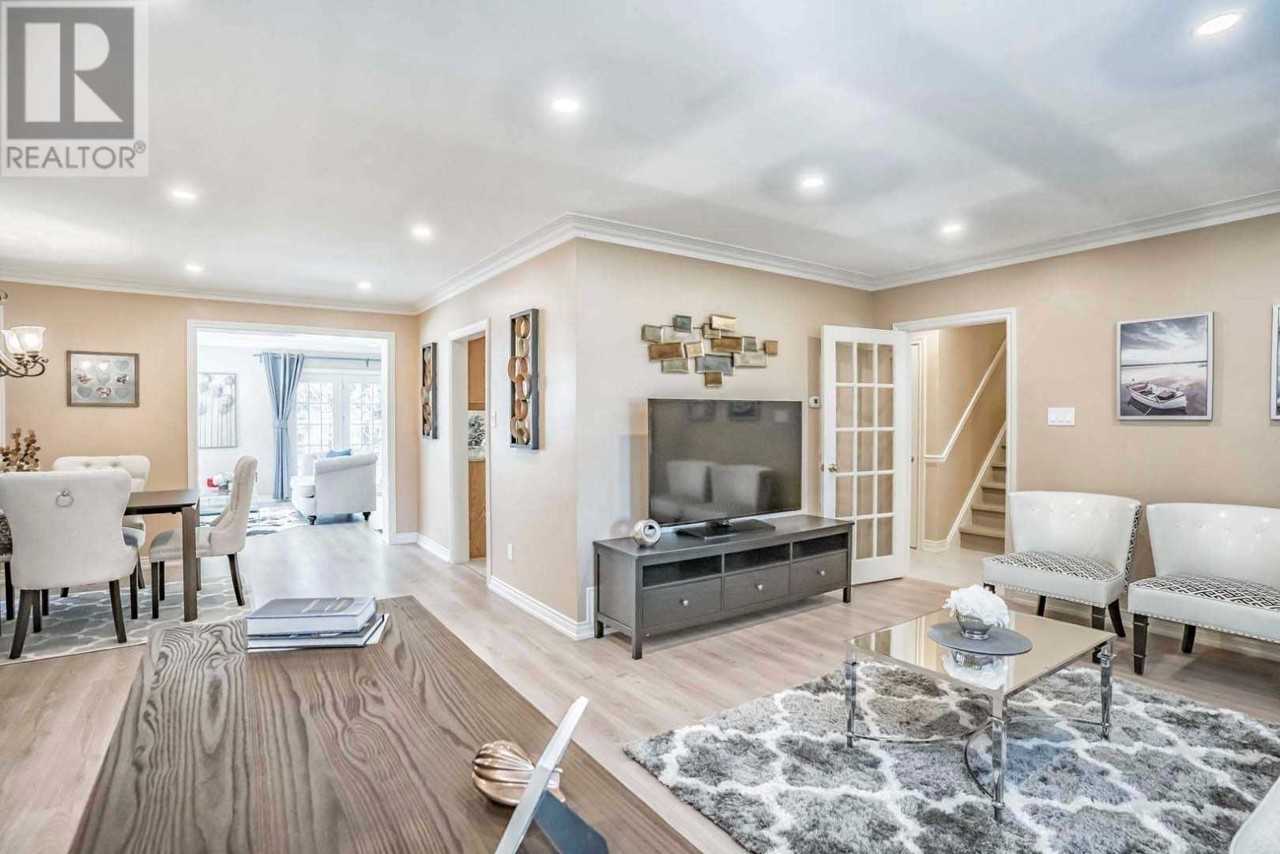 14 Strathroy Cres - Photo 7 of 50