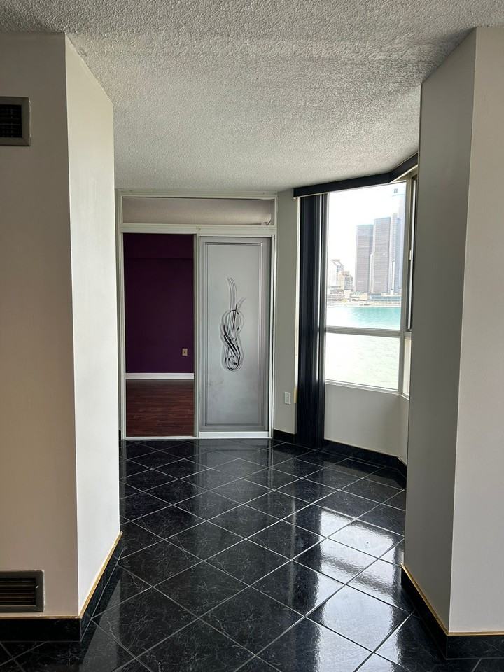 75 Riverside Dr E - Photo 4 of 12