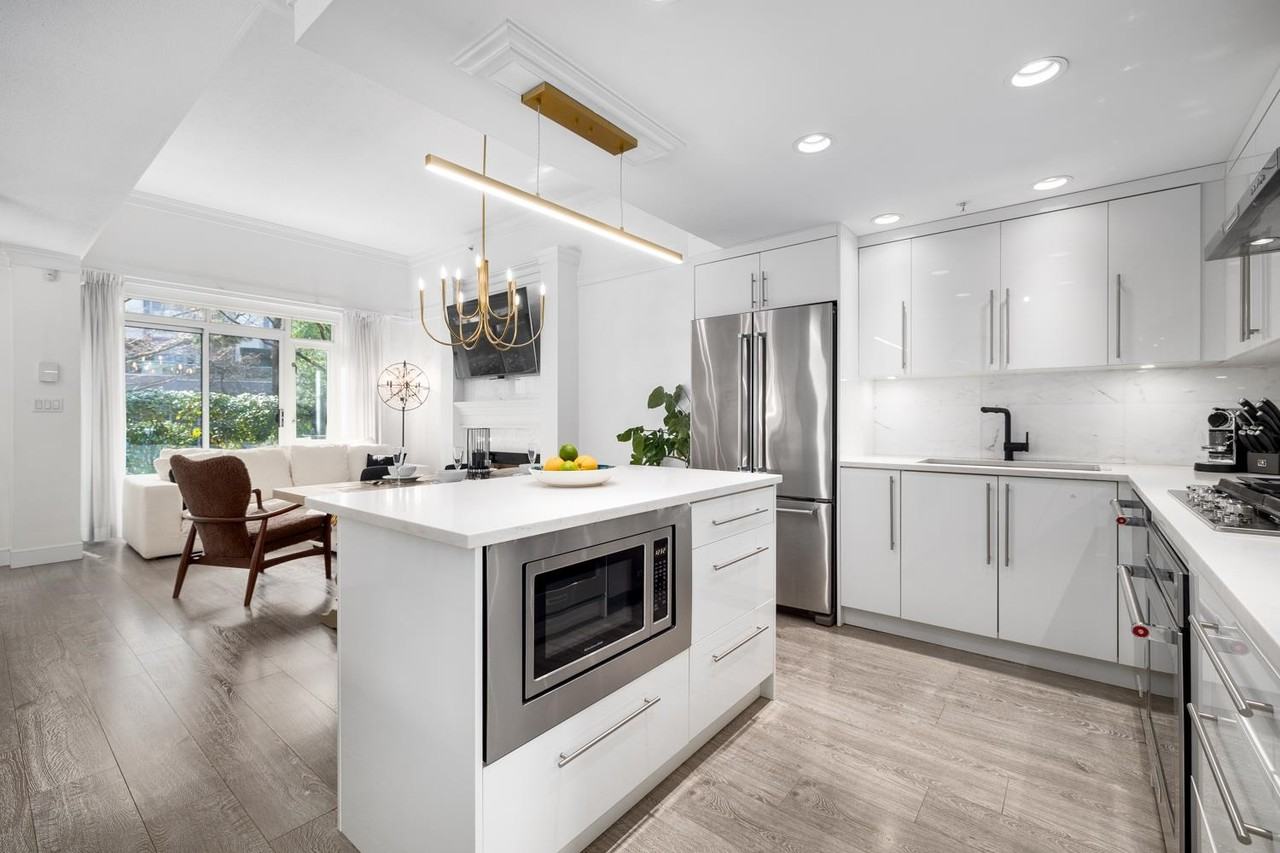 1033 Marinaside Cres #2J - Photo 7 of 50