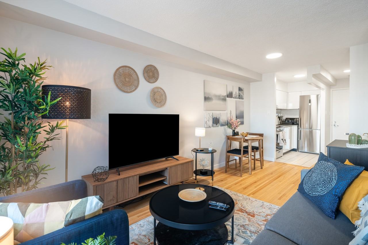 840 Broughton St - Photo 3 of 10