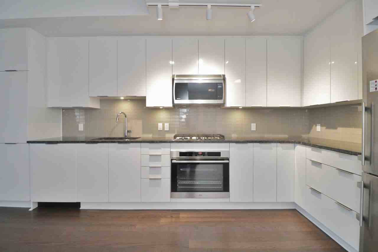 530 De Mazenod Ave - Photo 5 of 50