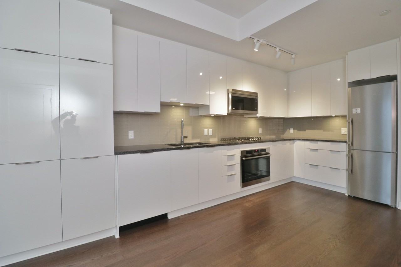 530 De Mazenod Ave - Photo 7 of 50