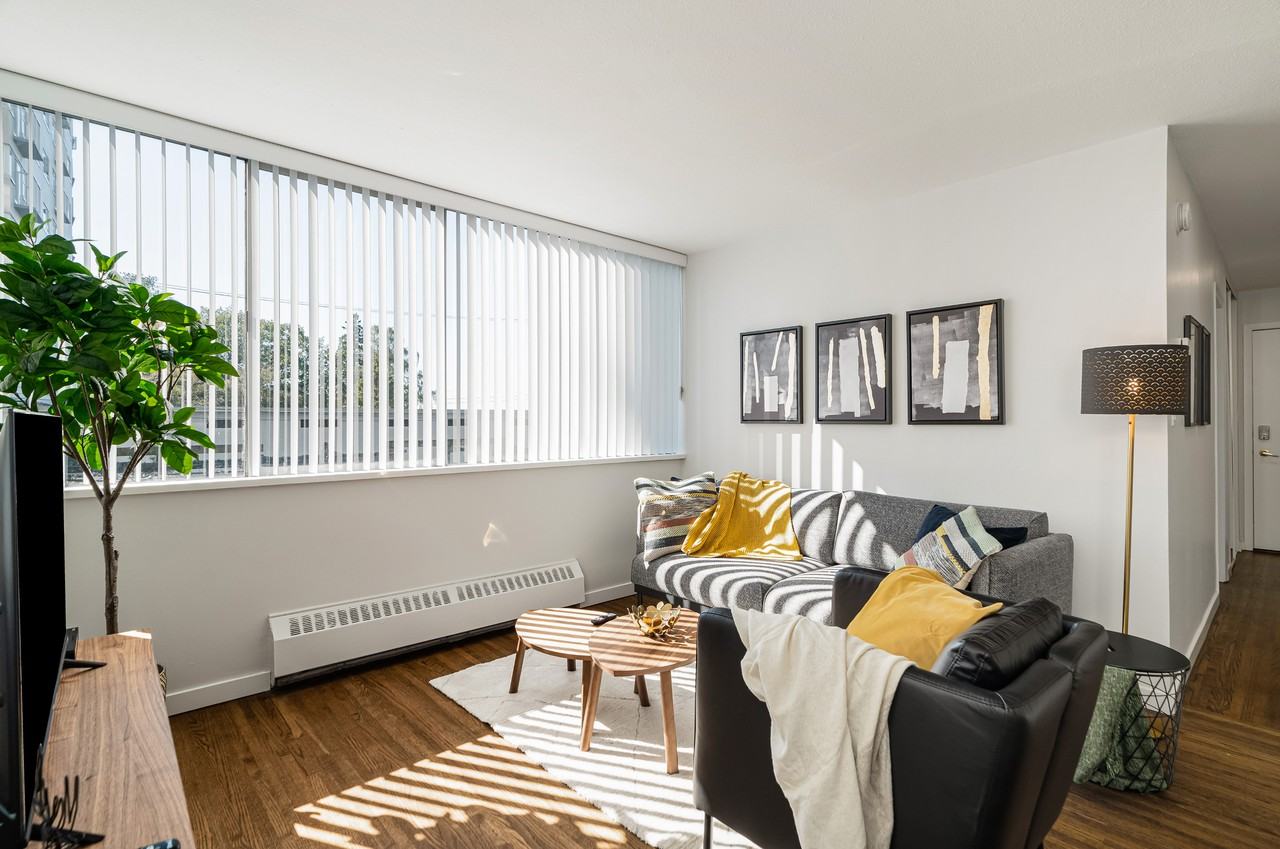 1750 Davie St - Photo 5 of 17