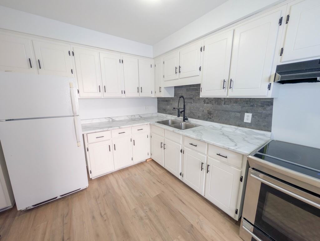 56 Romy Cres - Photo 5 of 34