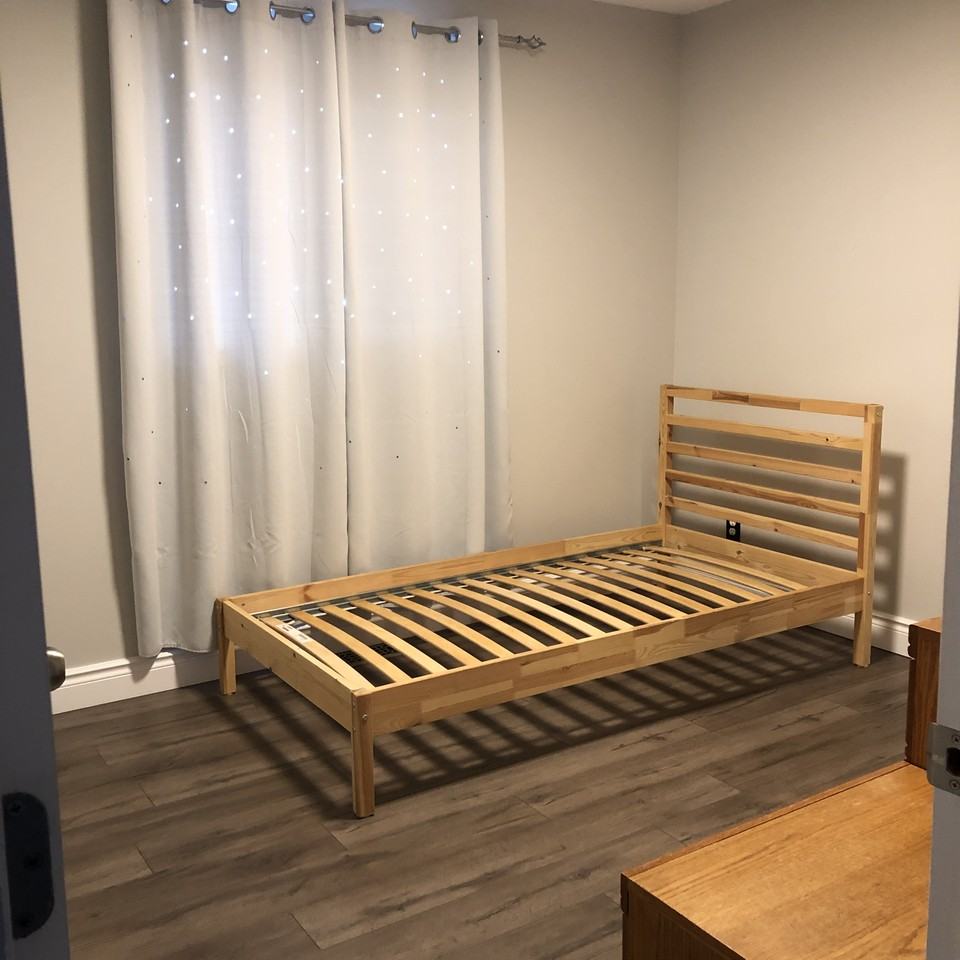 456 Weston Cres - Photo 3 of 9