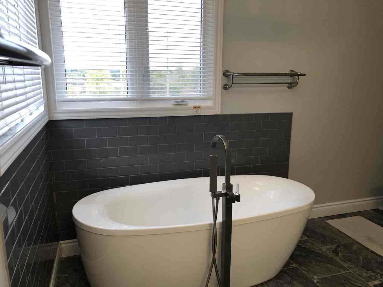 456 Weston Cres - Photo 6 of 9