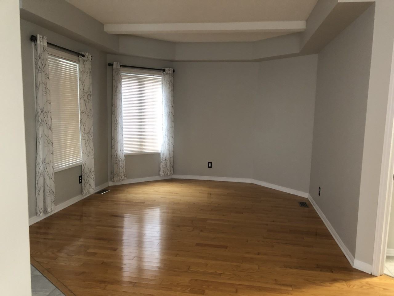 456 Weston Cres - Photo 7 of 9