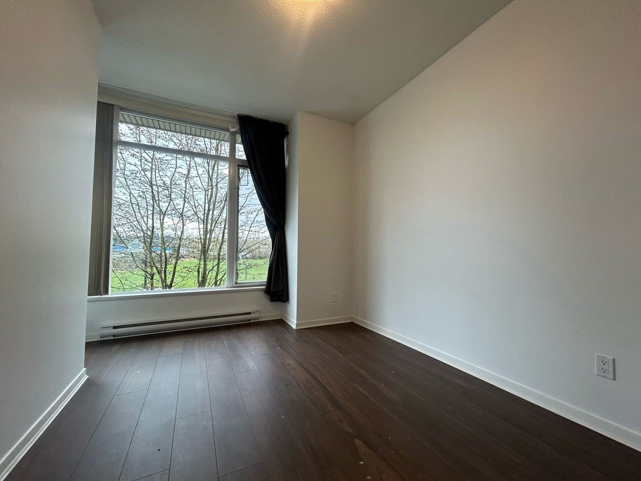 4913 Dawson St - Photo 4 of 42