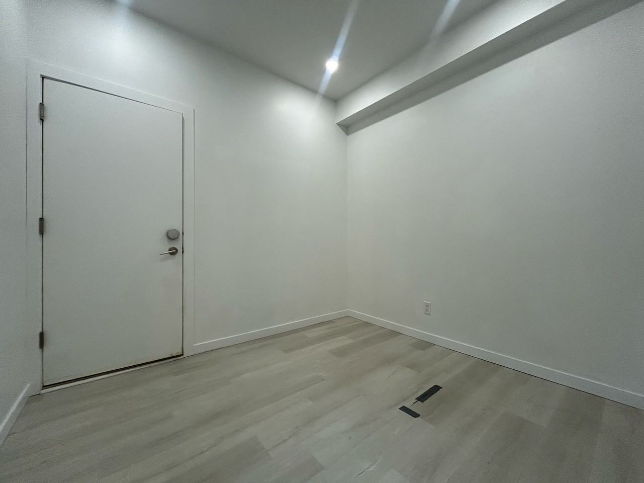 4913 Dawson St - Photo 7 of 42