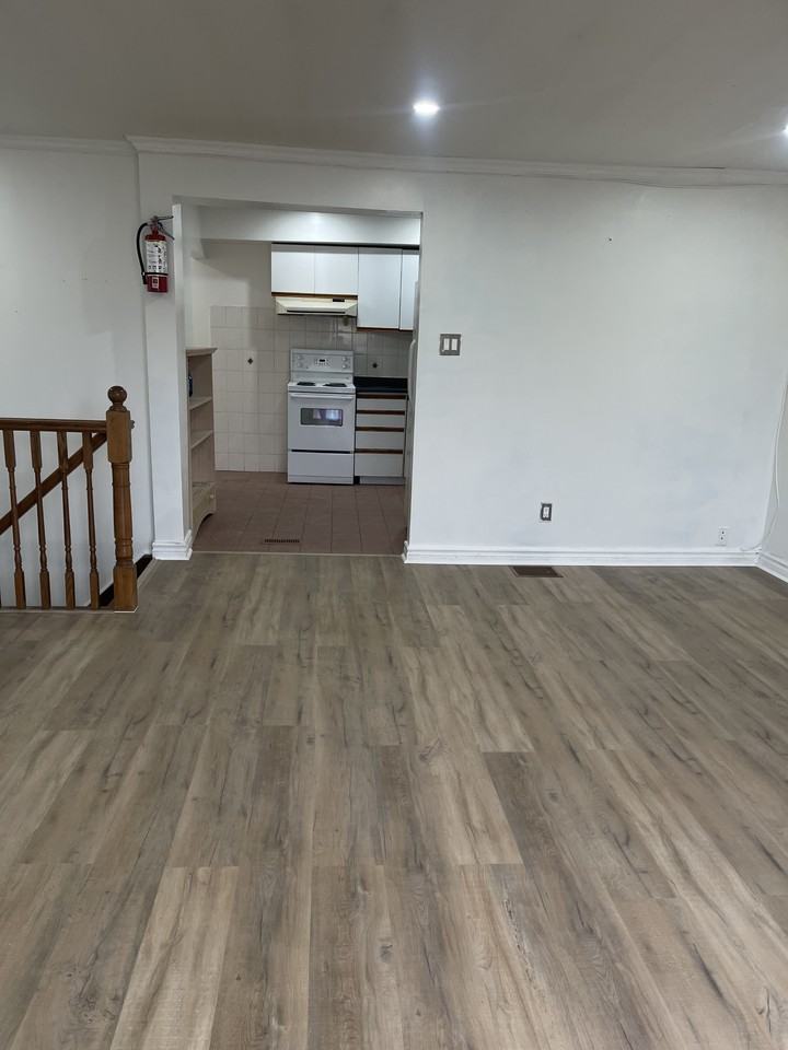 700 Brock Ave - Photo 2 of 10