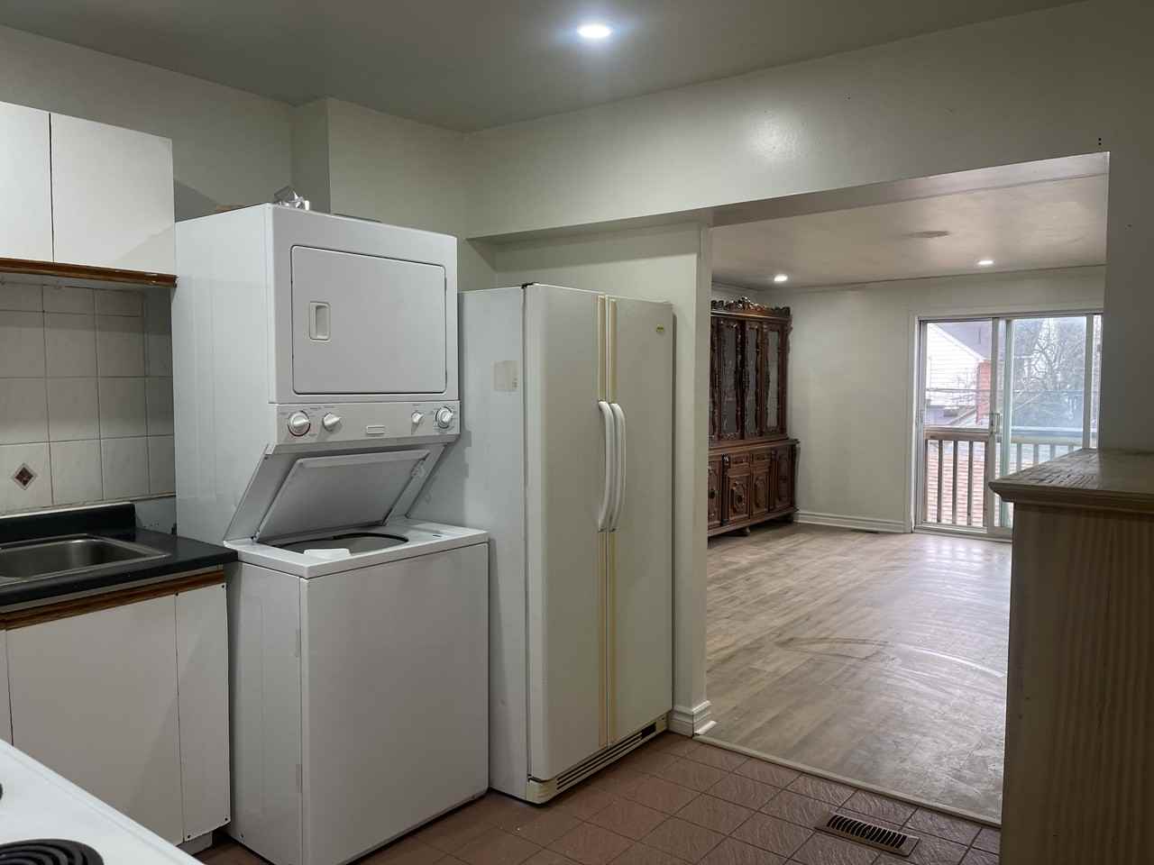 700 Brock Ave - Photo 3 of 10