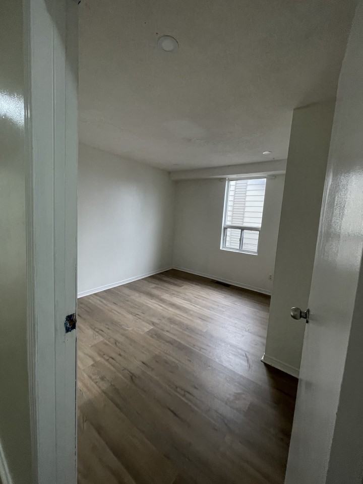 700 Brock Ave - Photo 4 of 10