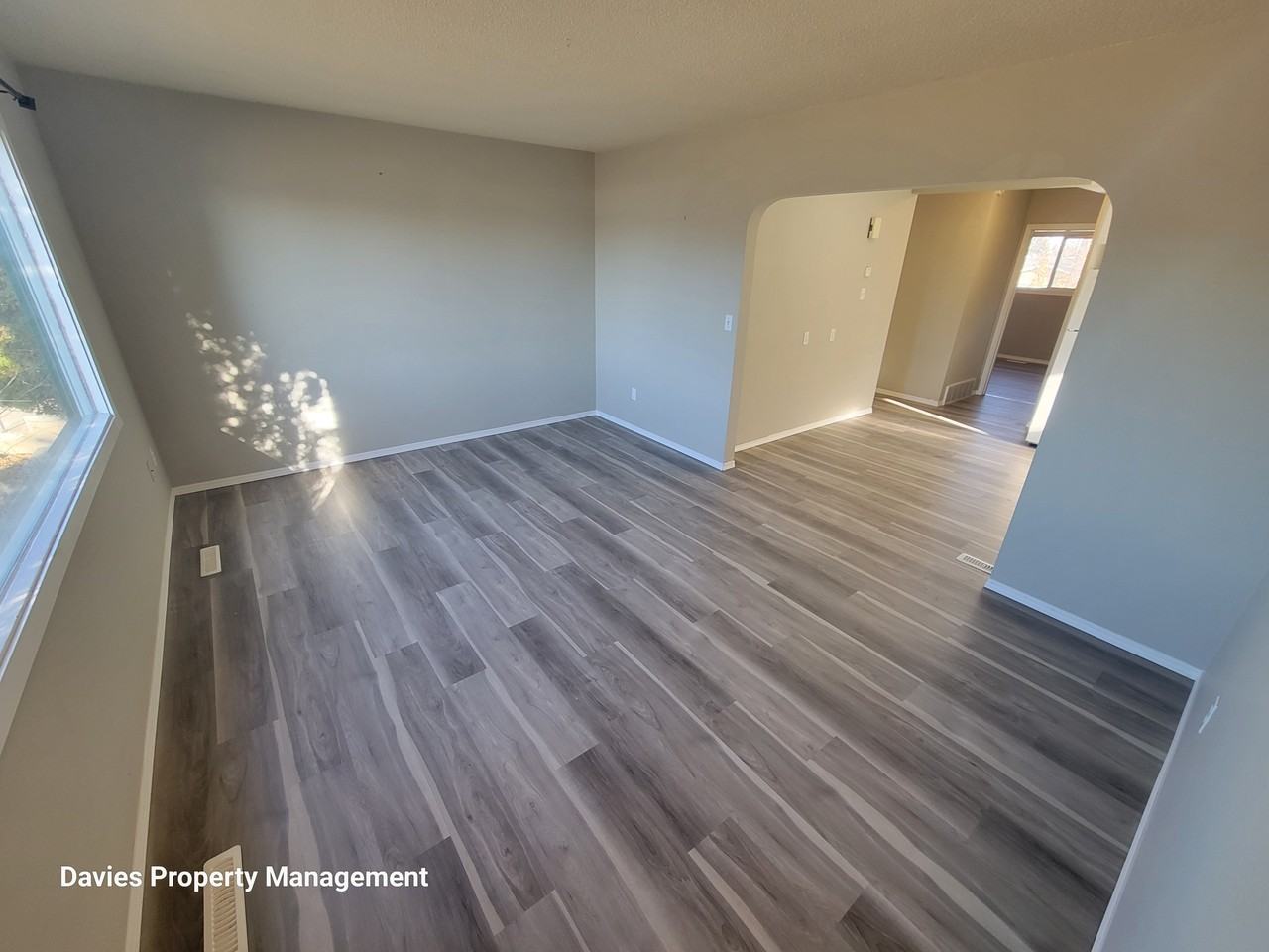 12927 82 St Nw - Photo 5 of 23