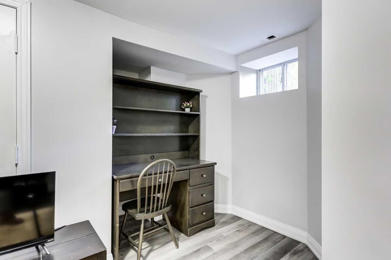 220 Shaw St - Photo 3 of 29