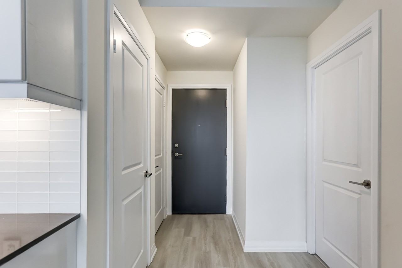 3260 Sheppard Ave E - Photo 3 of 42