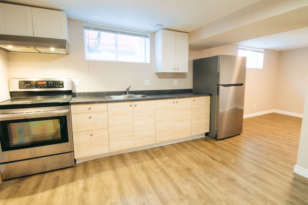 366 Dieppe St - Photo 4 of 30