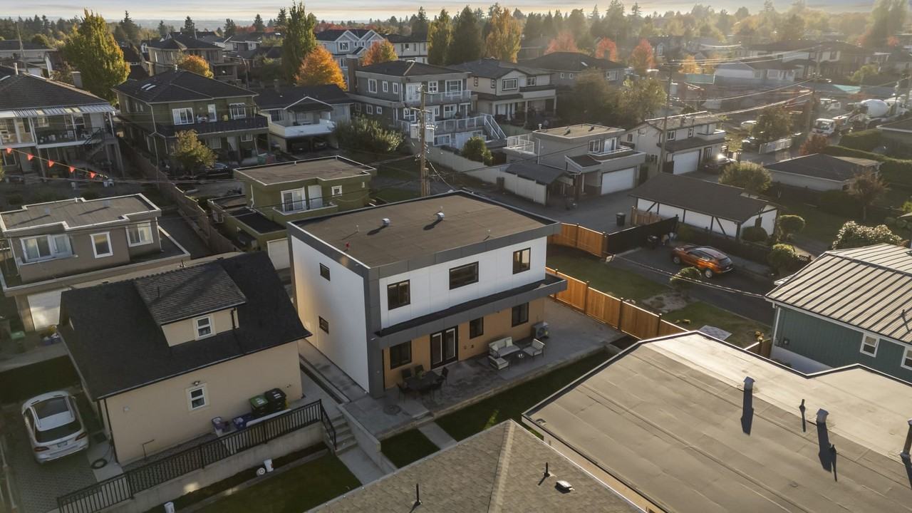 2808 48th Ave E - Photo 4 of 19