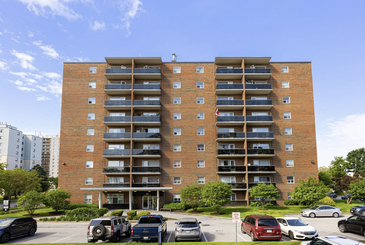 95 Paisley Blvd W - Photo 3 of 14