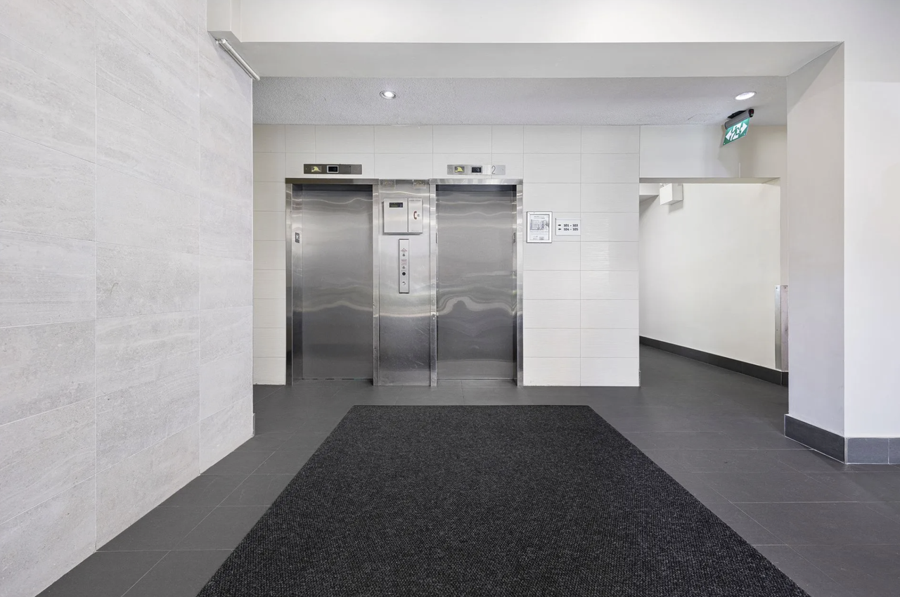 95 Paisley Blvd W - Photo 4 of 14