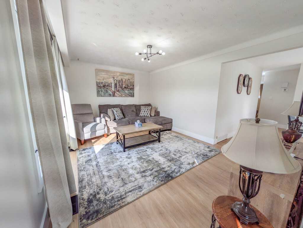 5700 Sunnylea Cres - Photo 5 of 38