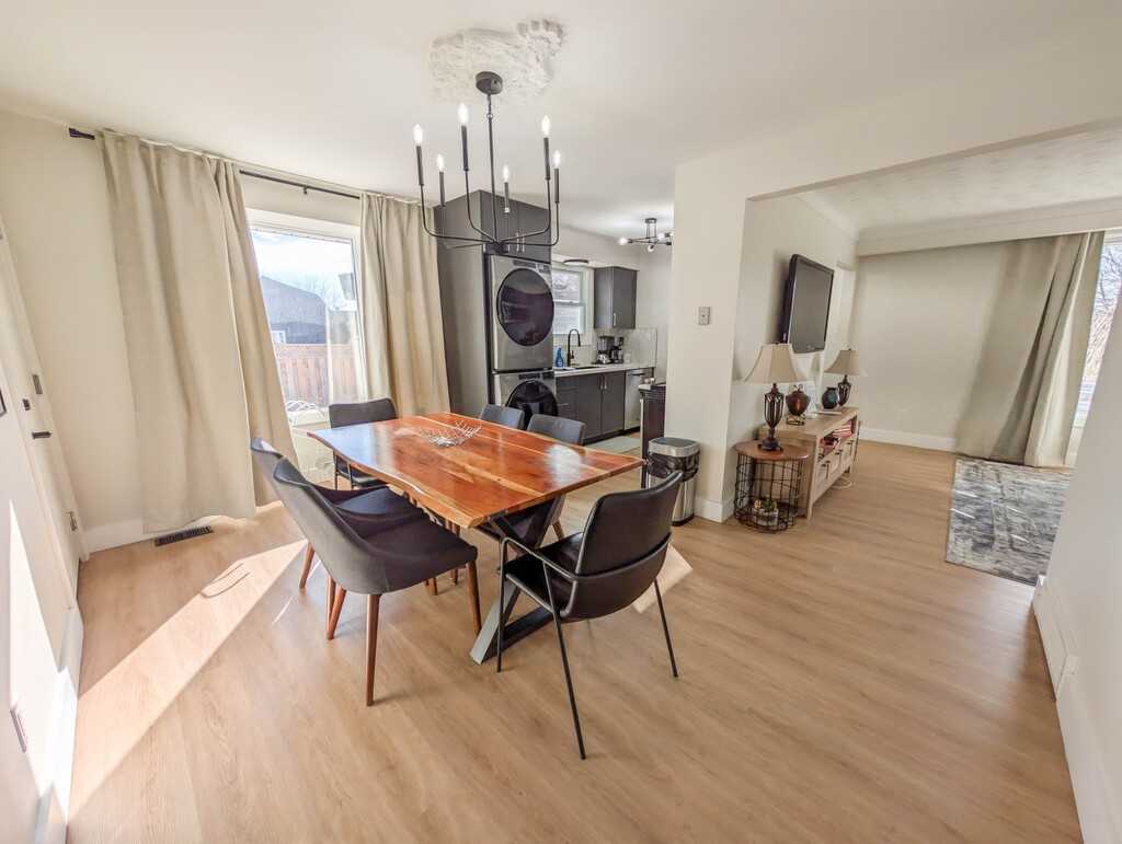 5700 Sunnylea Cres - Photo 6 of 38