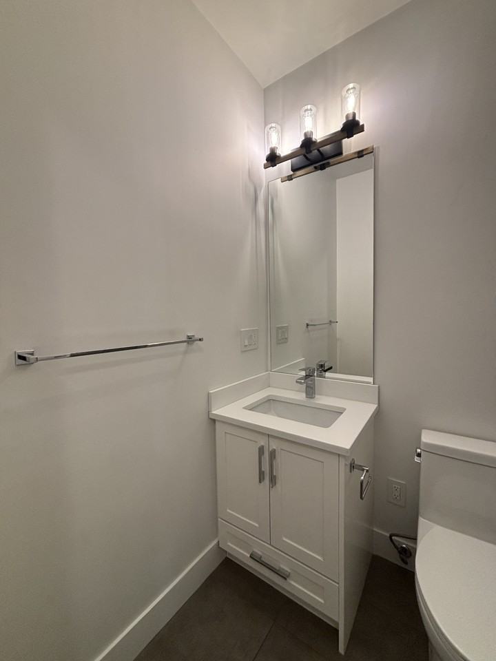 629 4th St E #2BS - Photo 7 of 20