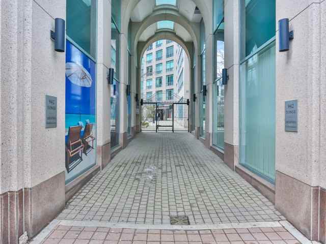 942 Yonge St - Photo 2 of 50