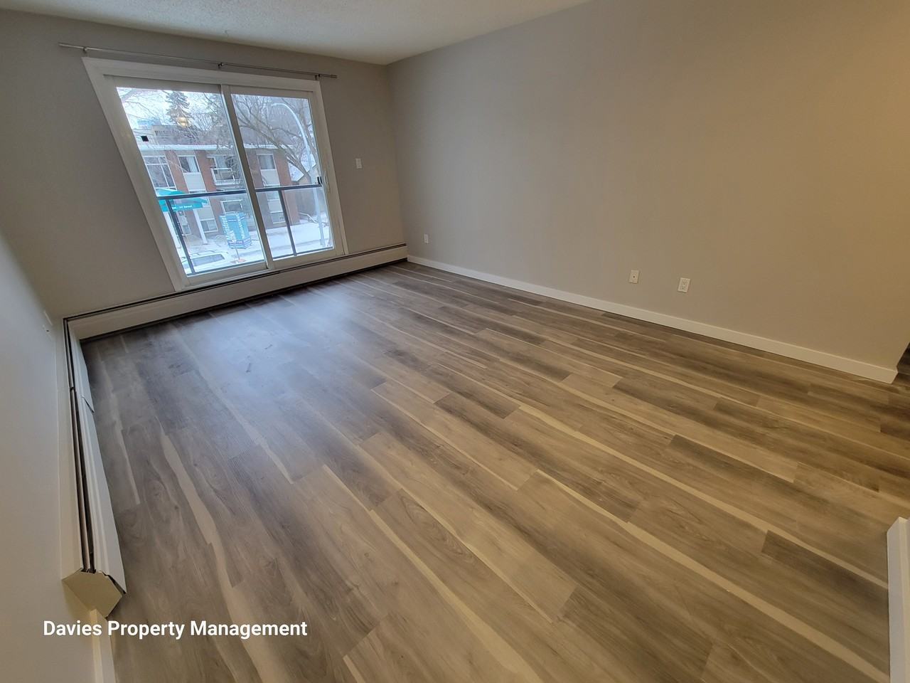 10326 117 St Nw - Photo 4 of 20
