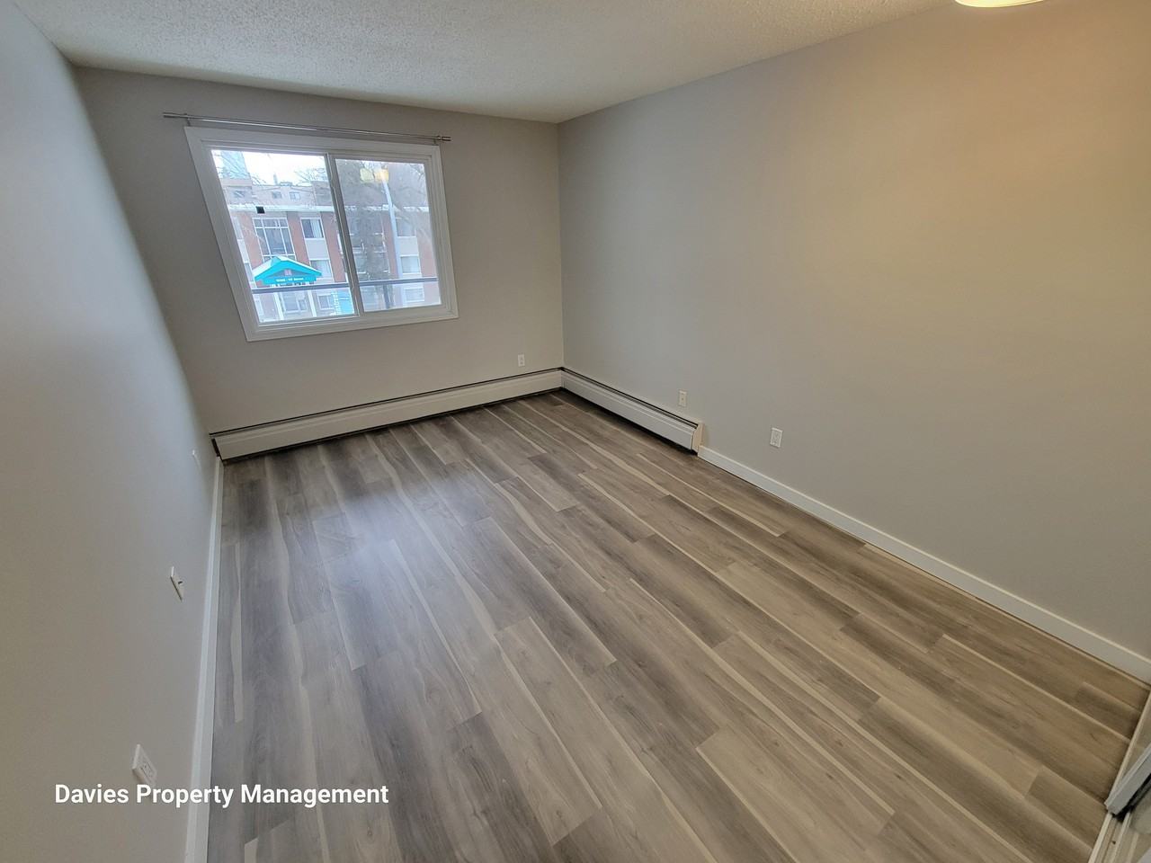 10326 117 St Nw - Photo 6 of 20