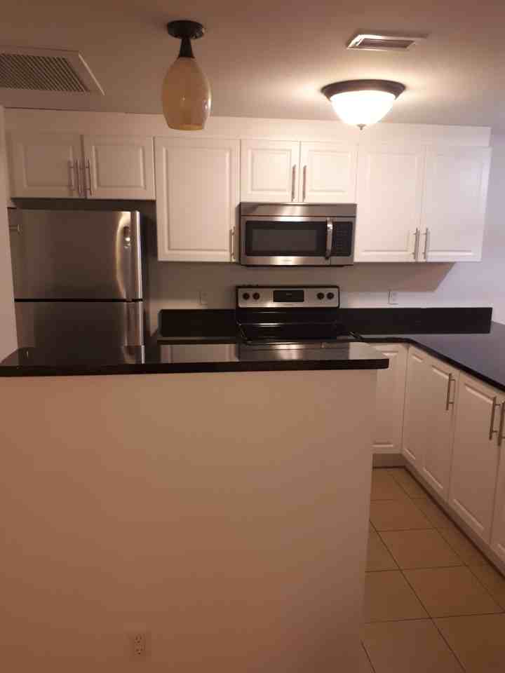 456 King Edward Ave #209-458D - Photo 5 of 12