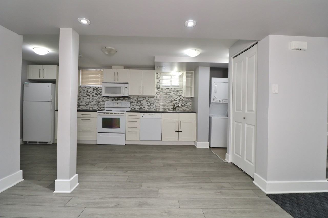 1344 Avenue U - Photo 4 of 48