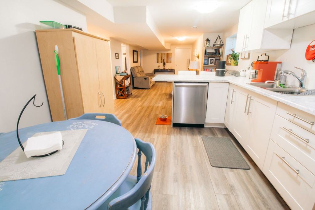 105 Rochelle Dr - Photo 3 of 24