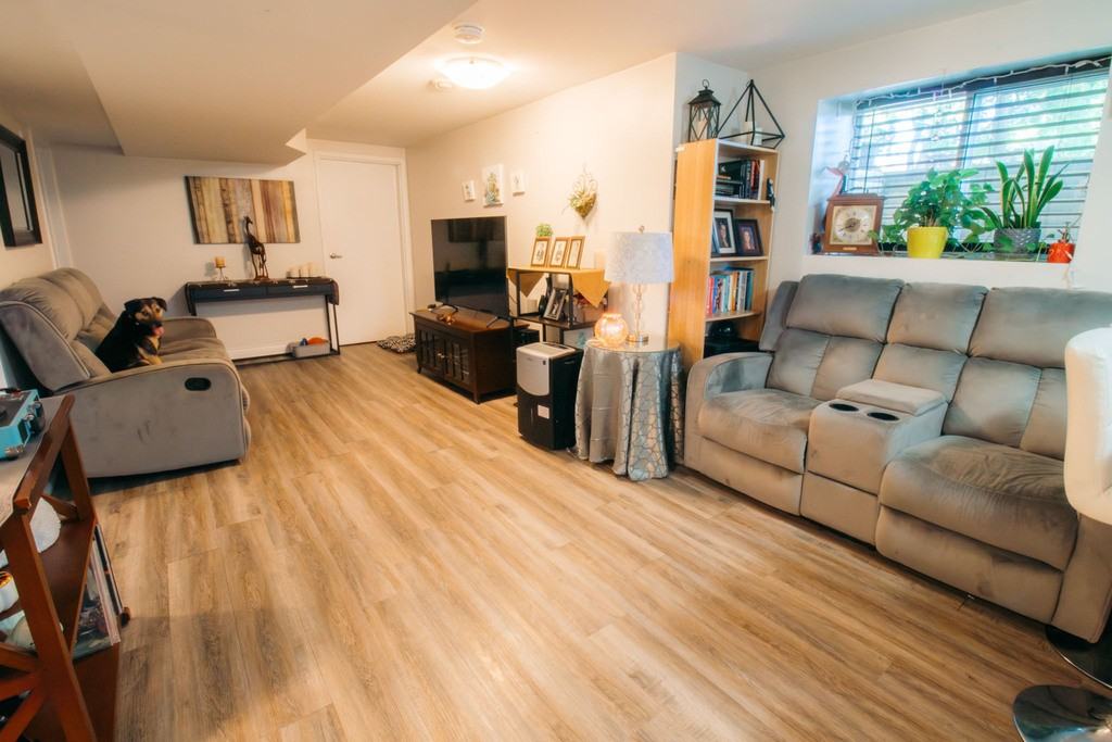 105 Rochelle Dr - Photo 4 of 24