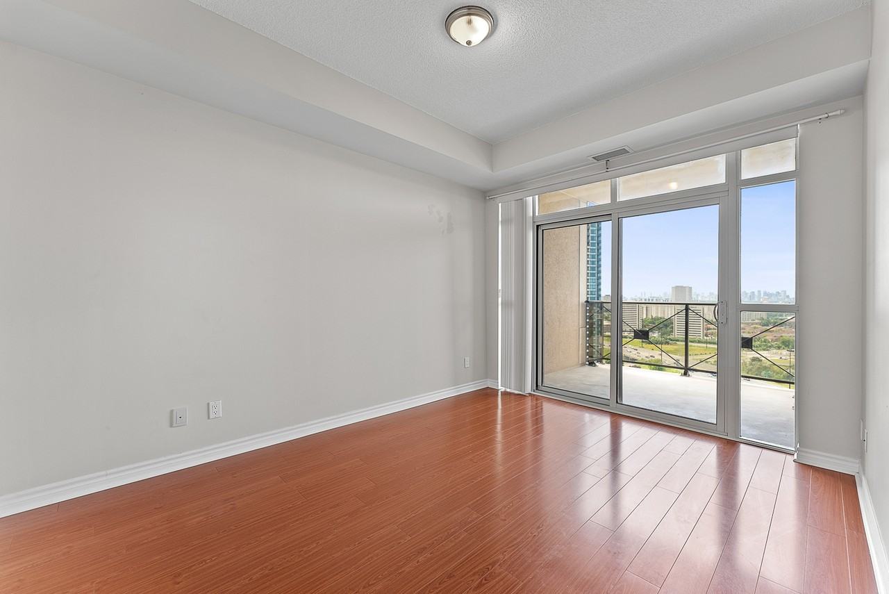 133 Wynford Dr - Photo 4 of 29