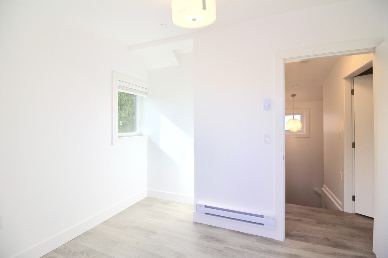 1548 64th Ave W - Photo 5 of 8