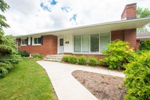 featured image of 8 East Hampton Rd