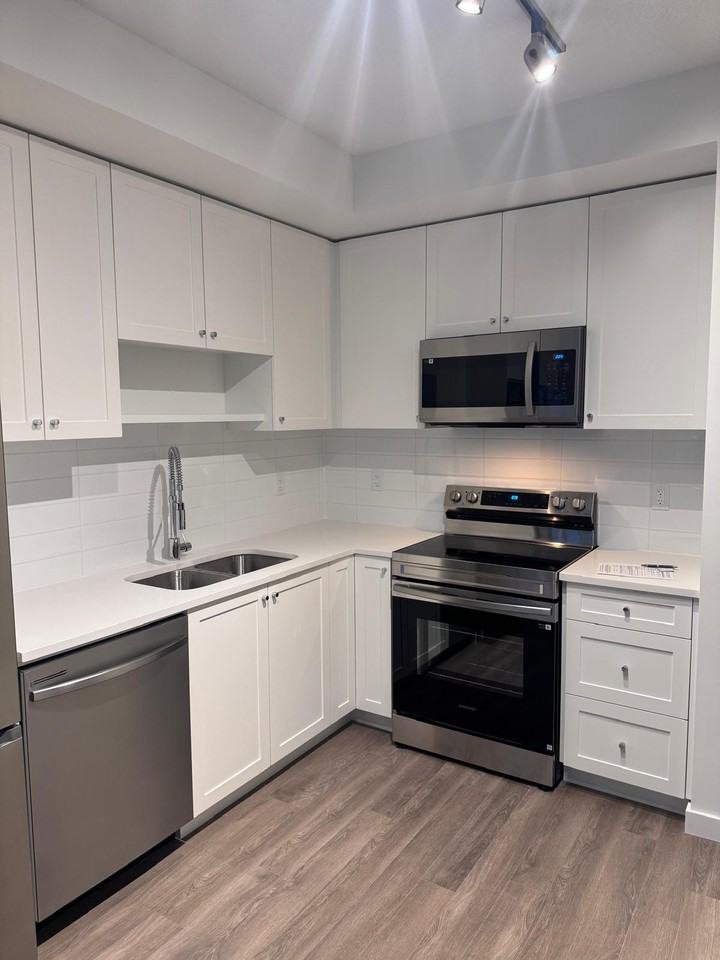 15777 85 Ave - Photo 3 of 7