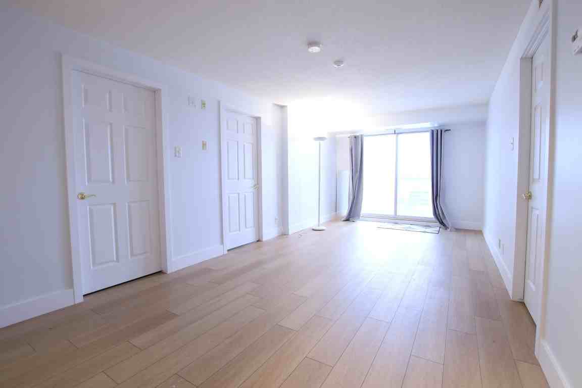 429 Somerset St W - Photo 6 of 34